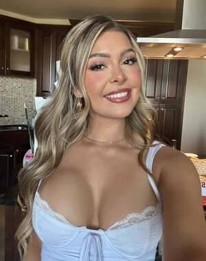 Eunice Gonzalez nude 4