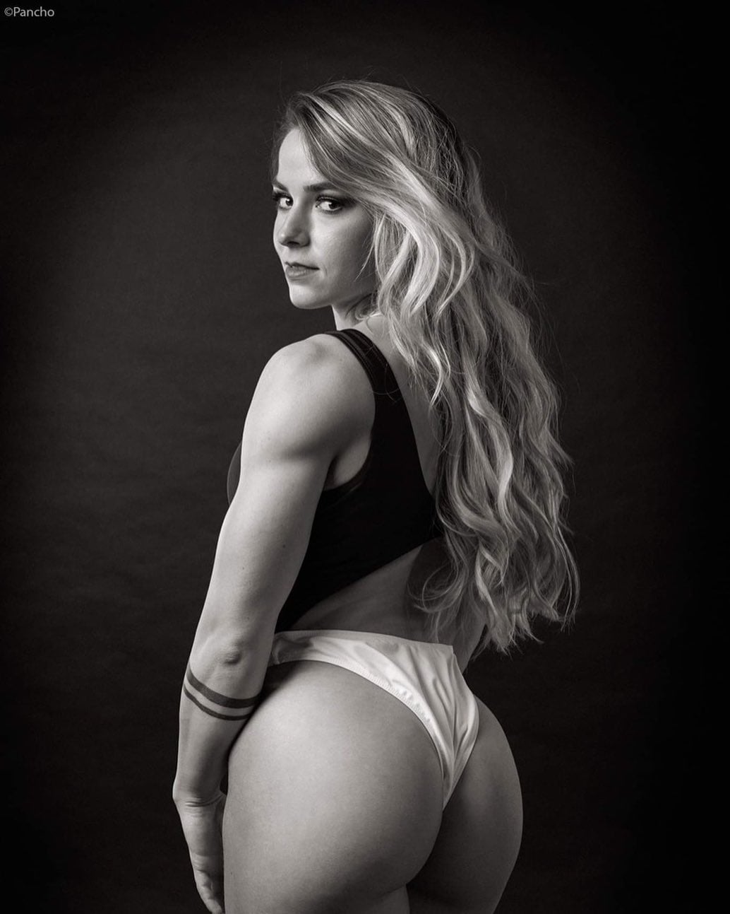 Eva Maes nude 8