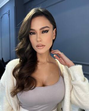 Eva Murati nude 6