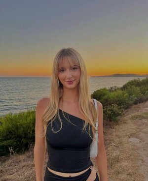 Felicity Hughes nude 6