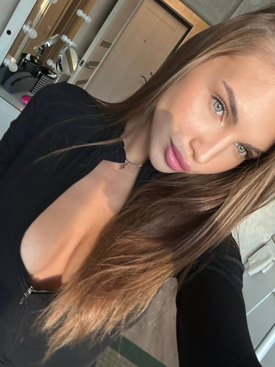 Felissiany nude 4