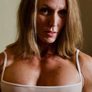 FitwifeJewels nude 8