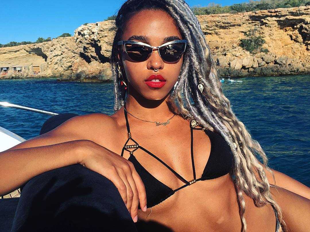 FKA Twigs nude 11