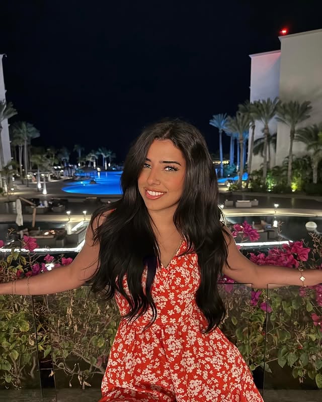Gal Akbari nude 5