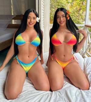 Gemelas Abello nude 5
