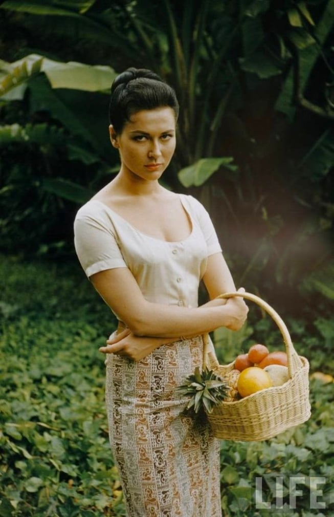 Gia Scala nude 3