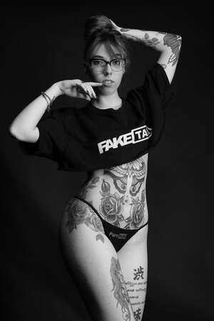 Giada Suicide nude 7