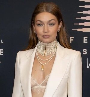 Gigi Hadid nude 8