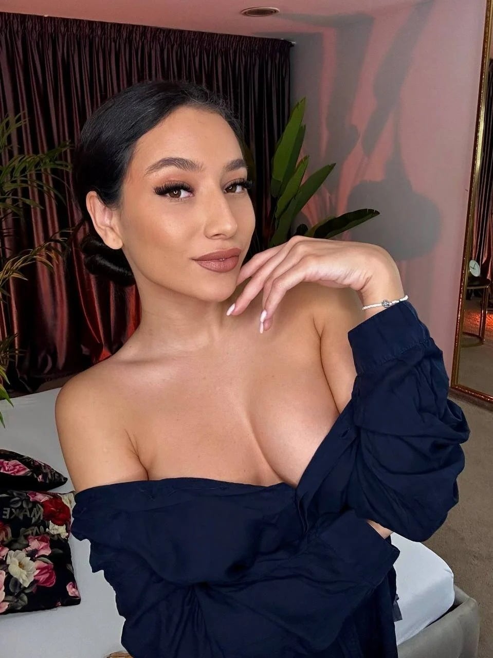 Gina Valentinna nude 7