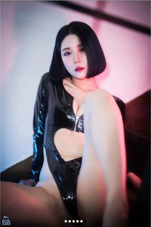Girl Crush Bomi nude 5