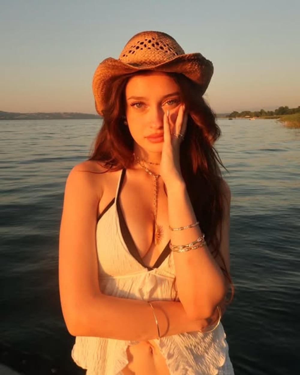 Gizem Kusku nude 7