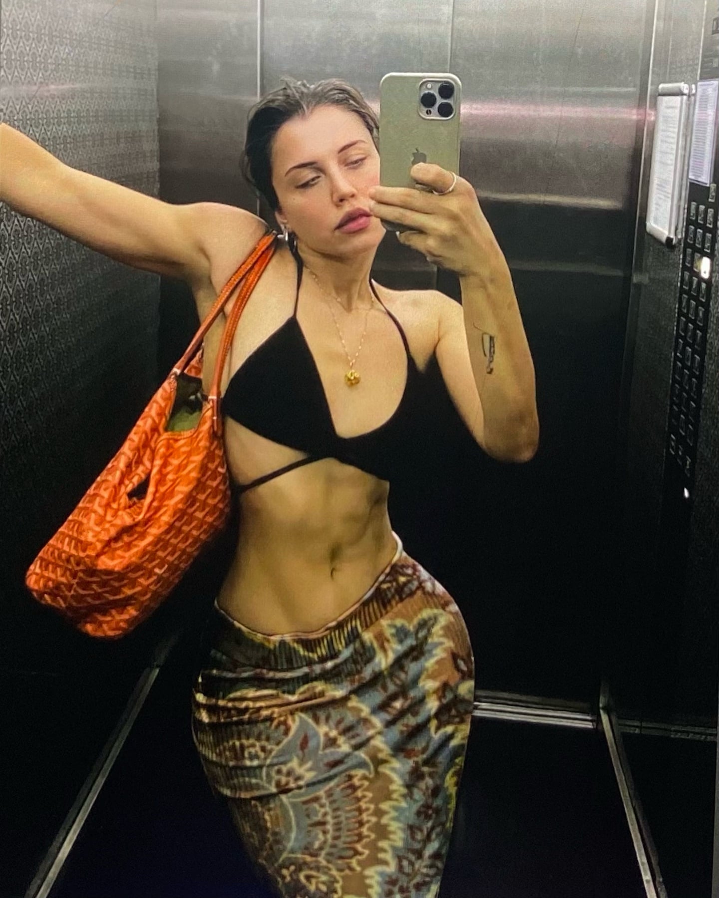 Gizem Orhan nude 2