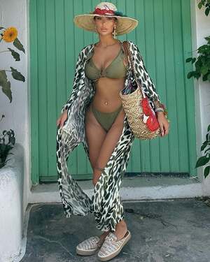 Gloria Meshi nude 5