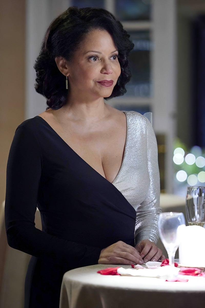 Gloria Reuben nude 9