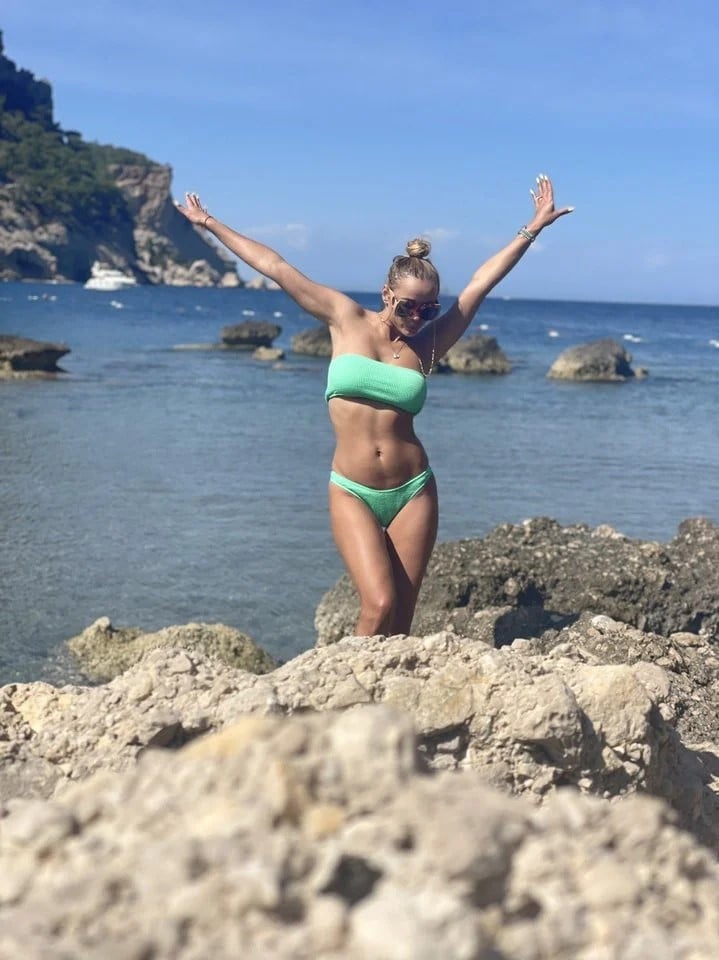 Goda Alijeva nude 4
