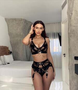 Goddess Evelyn nude 1