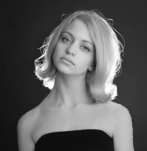 Goldie Hawn nude 5