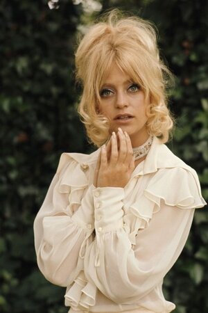 Goldie Hawn nude 6