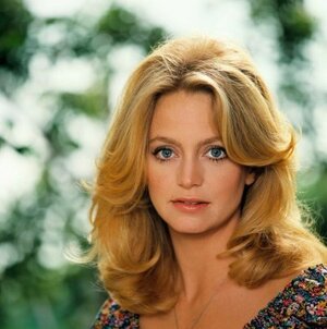 Goldie Hawn nude 7