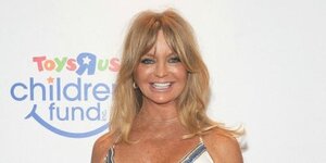 Goldie Hawn nude 8