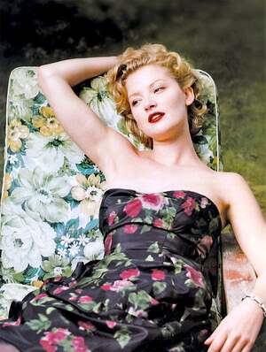 Gretchen Mol nude 11