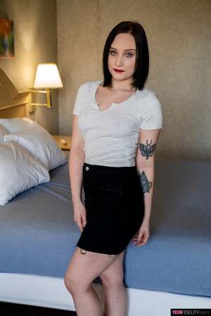 Gwen Vicious nude 3