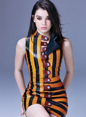 Hailee Steinfeld nude 3