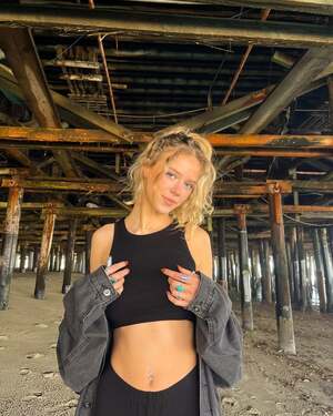 Hailey Hitch nude 9