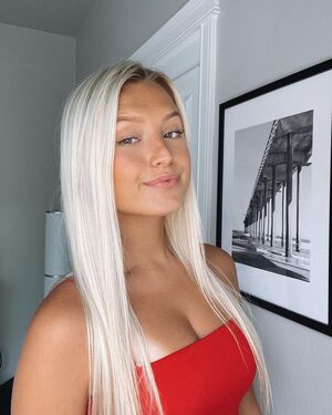 Hailey Tucker nude 9