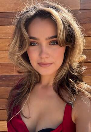 Haley Lu Richardson nude 10