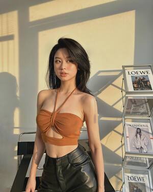 Han Hang nude 6