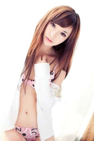 Han Zi Xuan nude 10