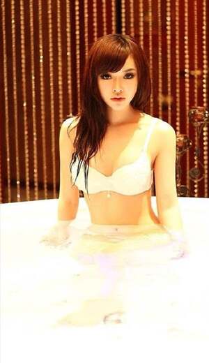 Han Zi Xuan nude 11