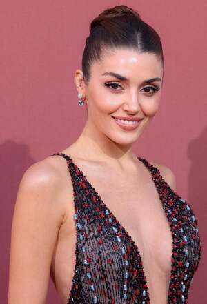 Hande Ercel nude 11