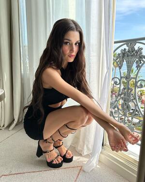Hande Ercel nude 2