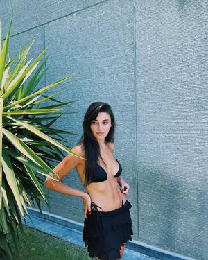 Hande Ercel nude 7