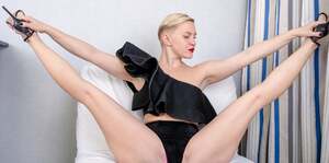 Hanna Montana nude 4