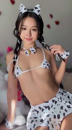 Hanna Zuki nude 8