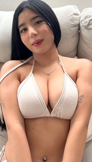 Hannah Hayek nude 4