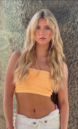Hannah Lowery nude 10