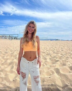 Hannah Lowery nude 7