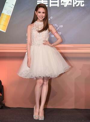 Hannah Quinlivan nude 3