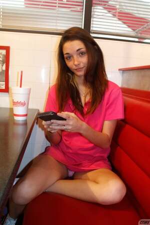 Hannah Tarley nude 7