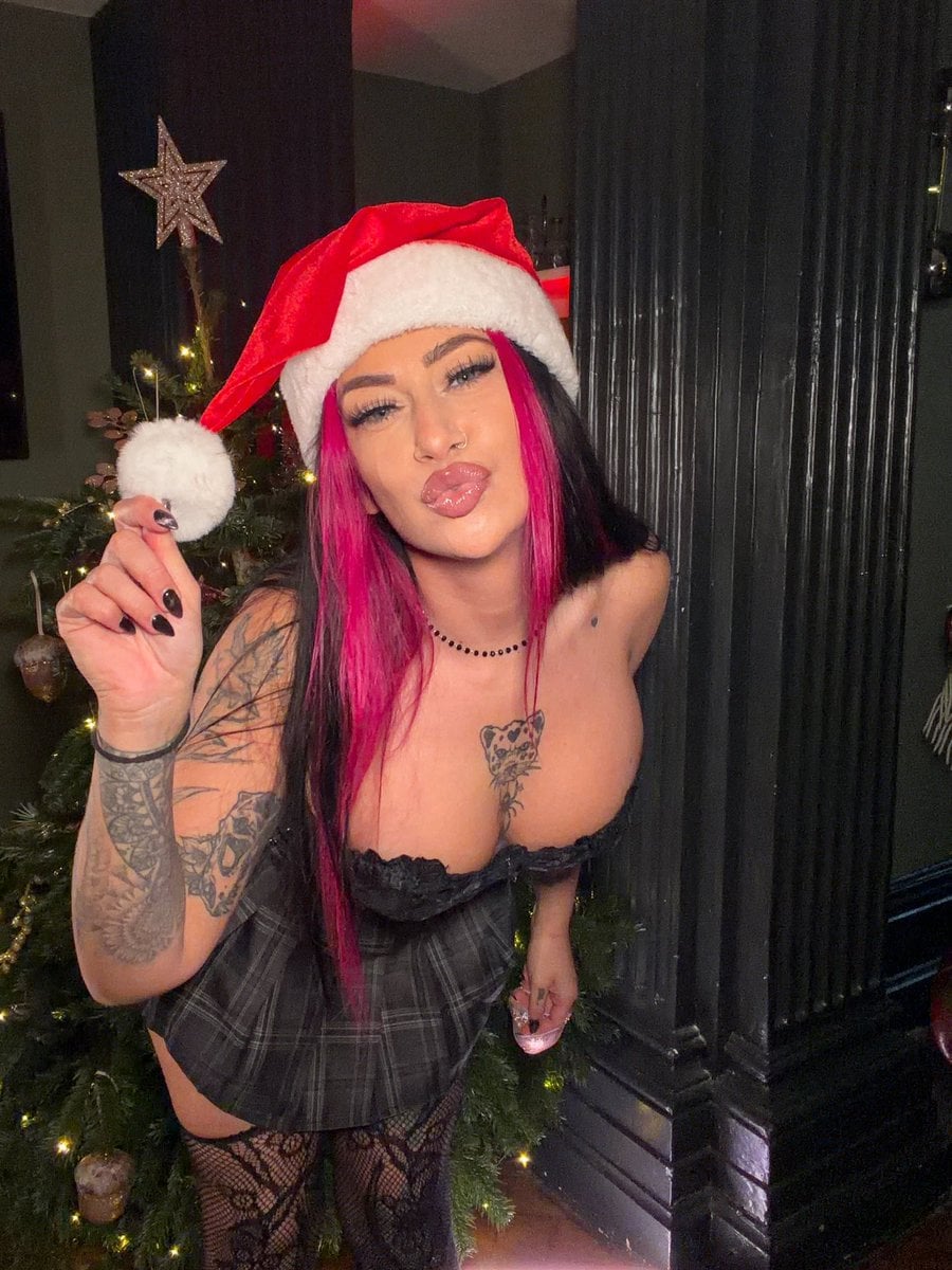 Hayley Quinn nude 8