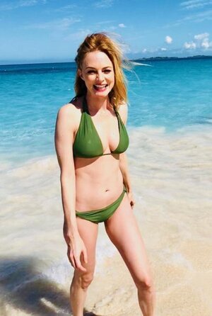 Heather Graham nude 5
