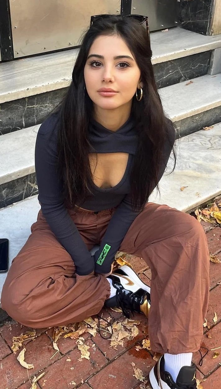 Helin Kandemir nude 3