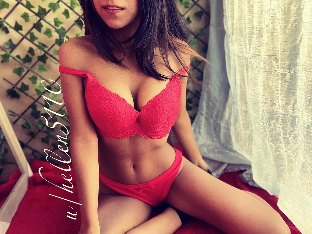 Hellen Karoline nude 3
