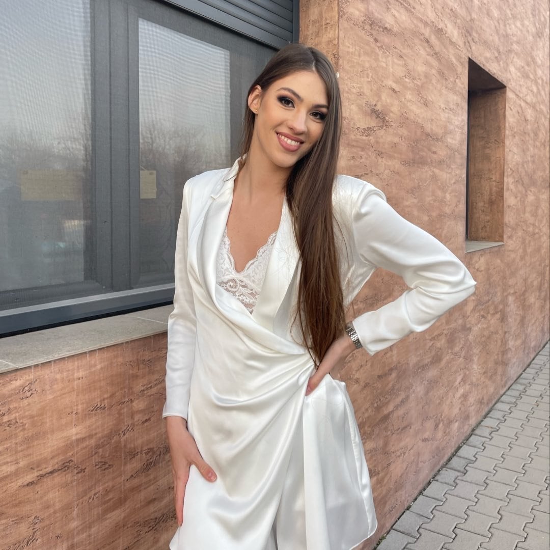 Hena Kurtagic nude 8