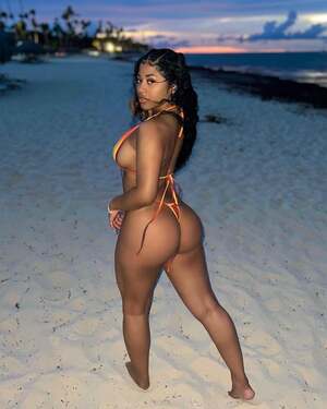 Hennessy Carolina nude 4