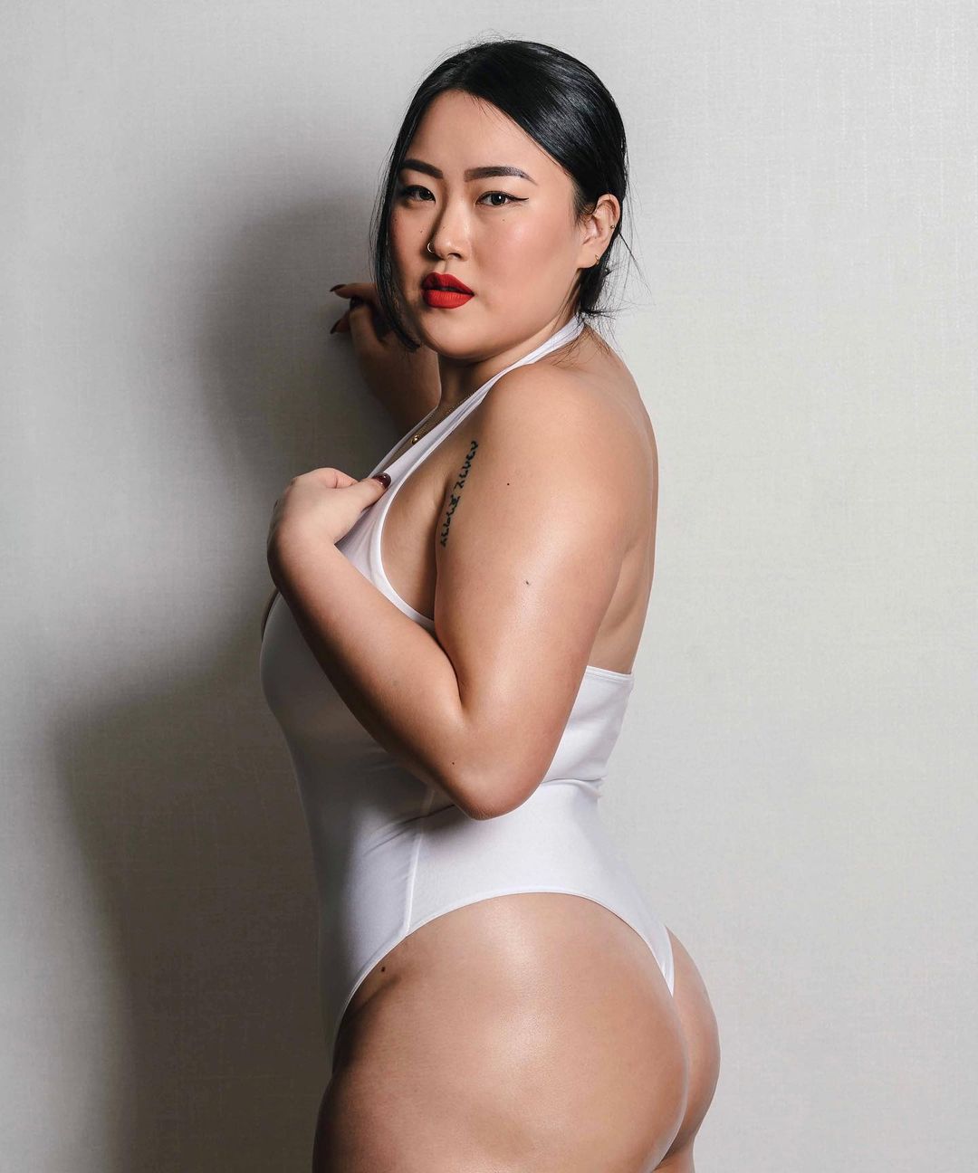 Henny Sun nude 2